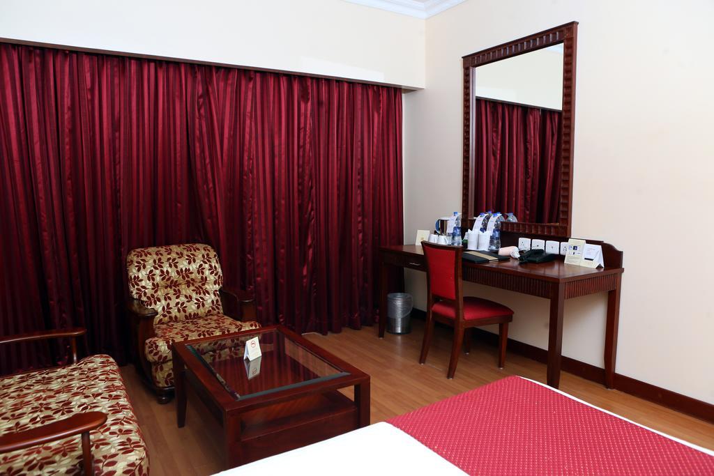Joys Palace Hotel Thrissur Eksteriør billede