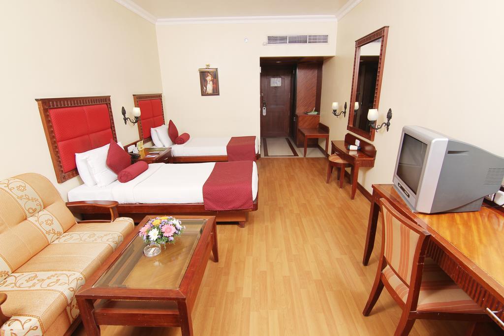 Joys Palace Hotel Thrissur Eksteriør billede