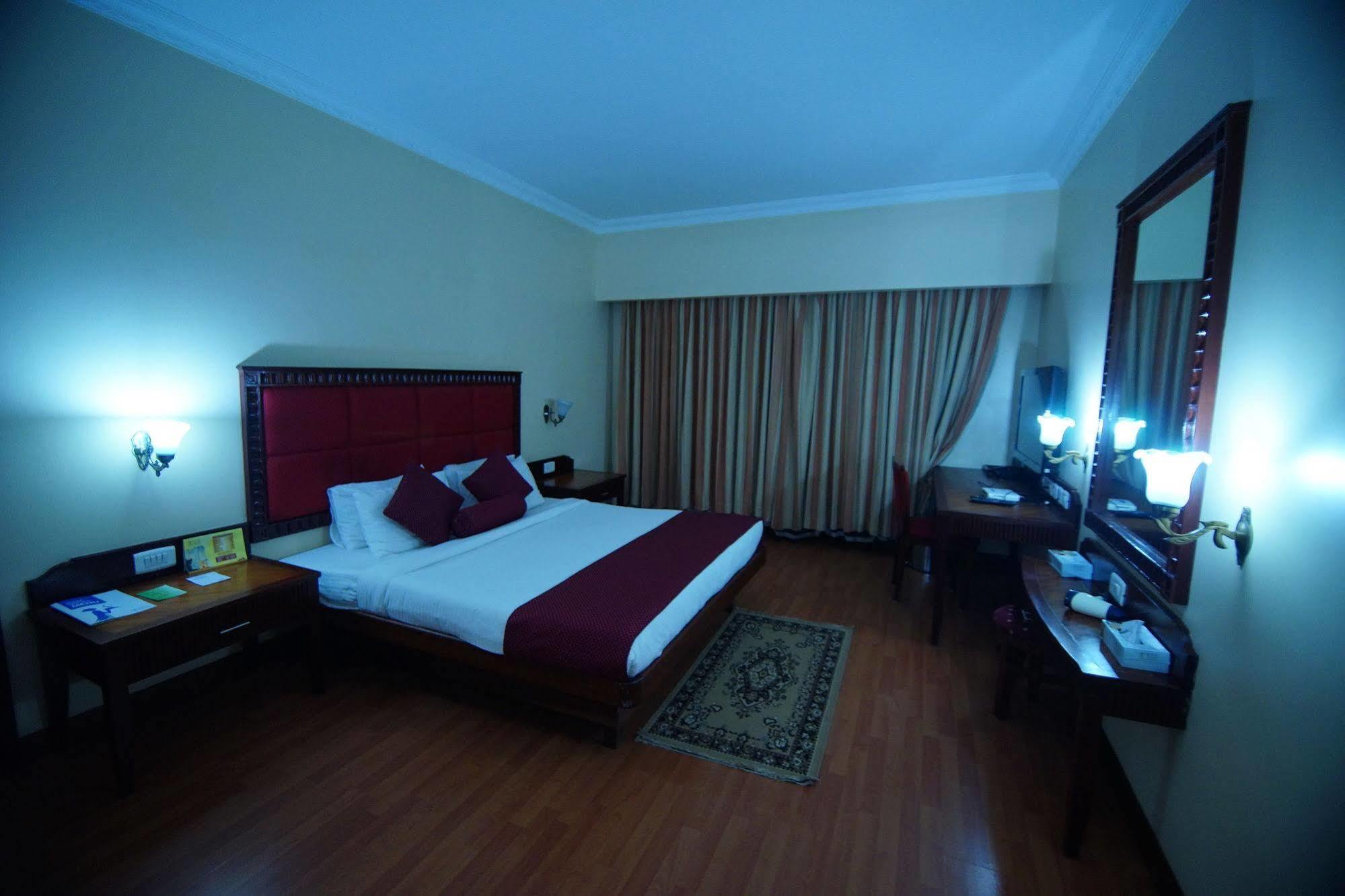 Joys Palace Hotel Thrissur Eksteriør billede