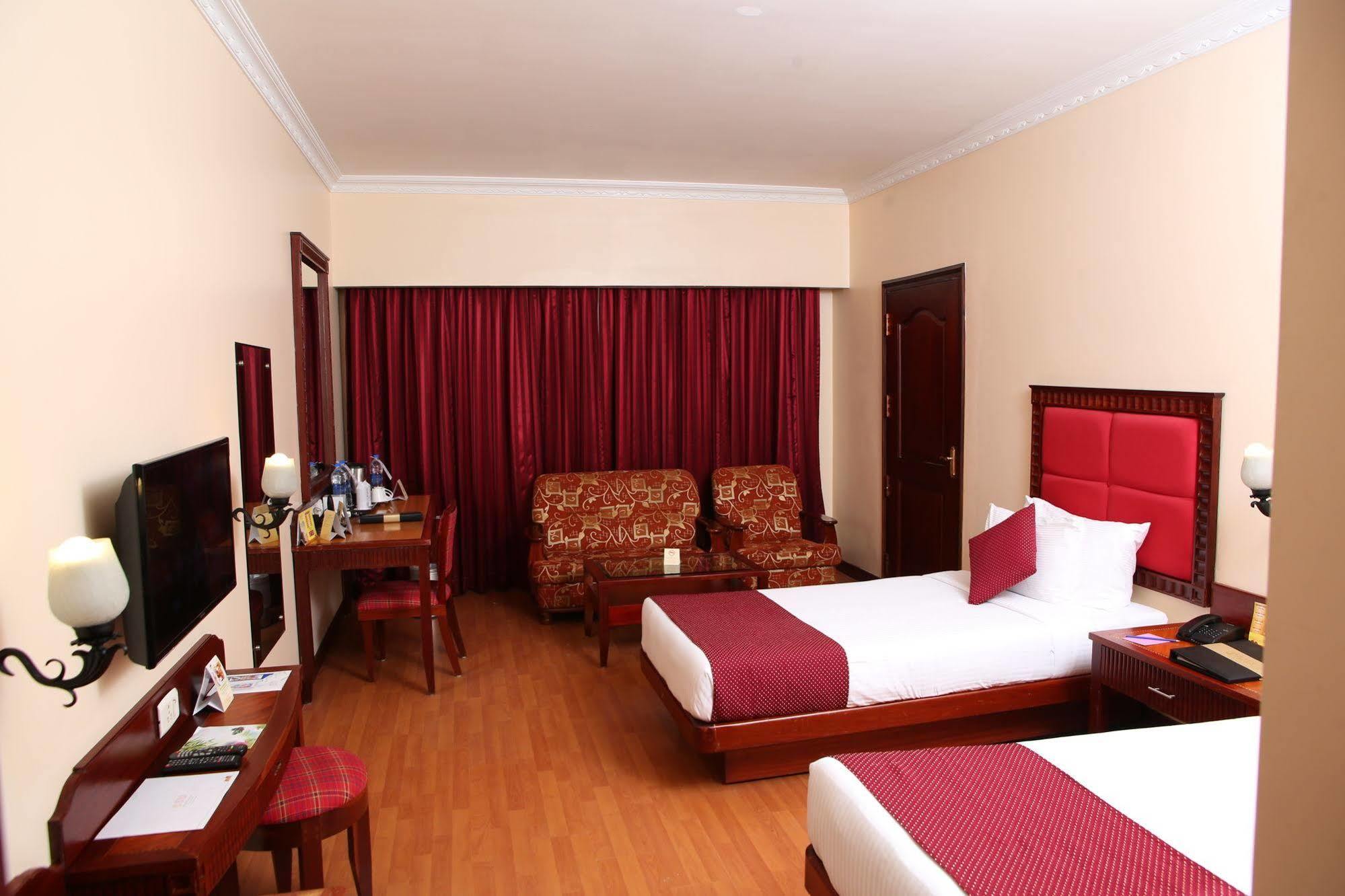 Joys Palace Hotel Thrissur Eksteriør billede