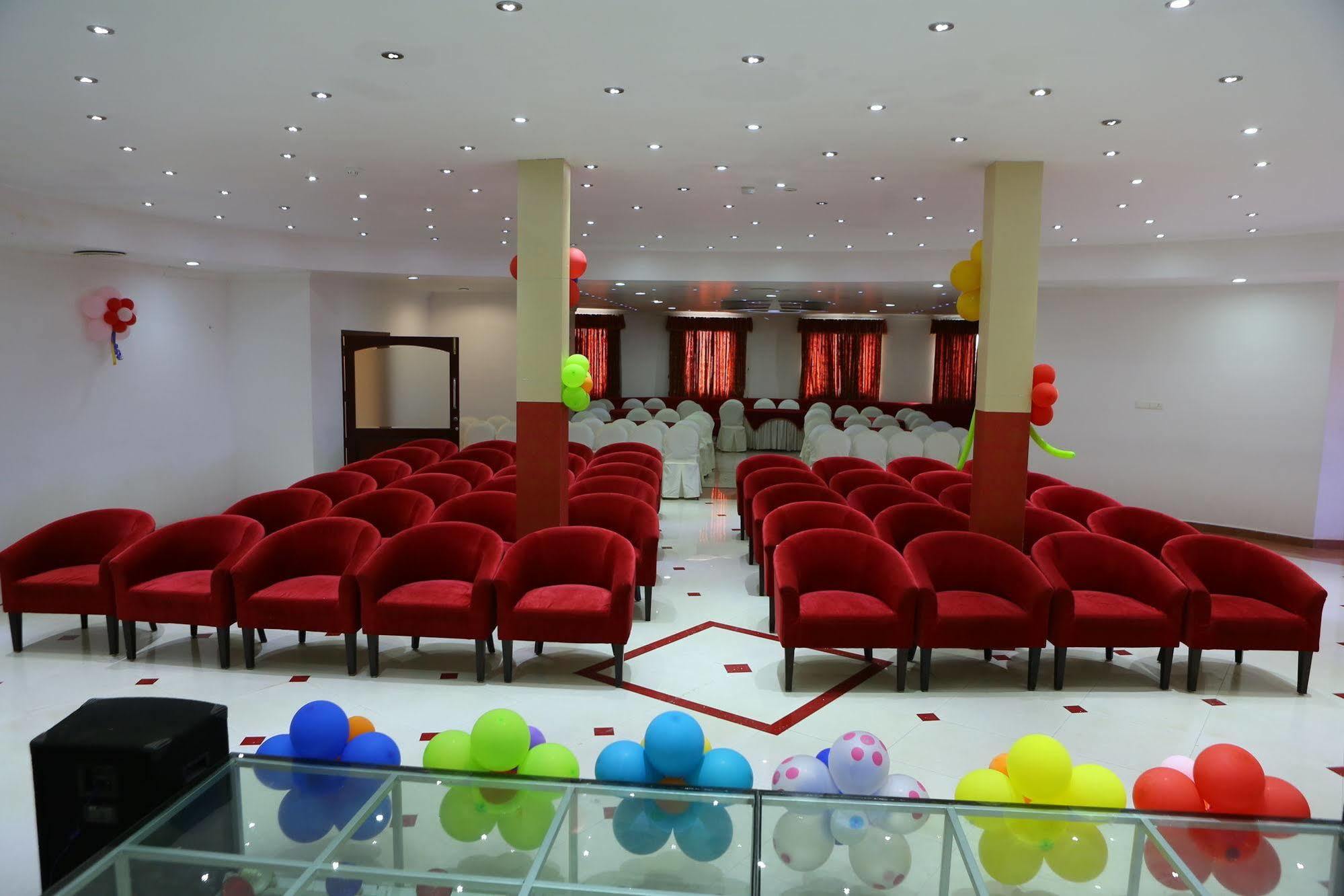 Joys Palace Hotel Thrissur Eksteriør billede