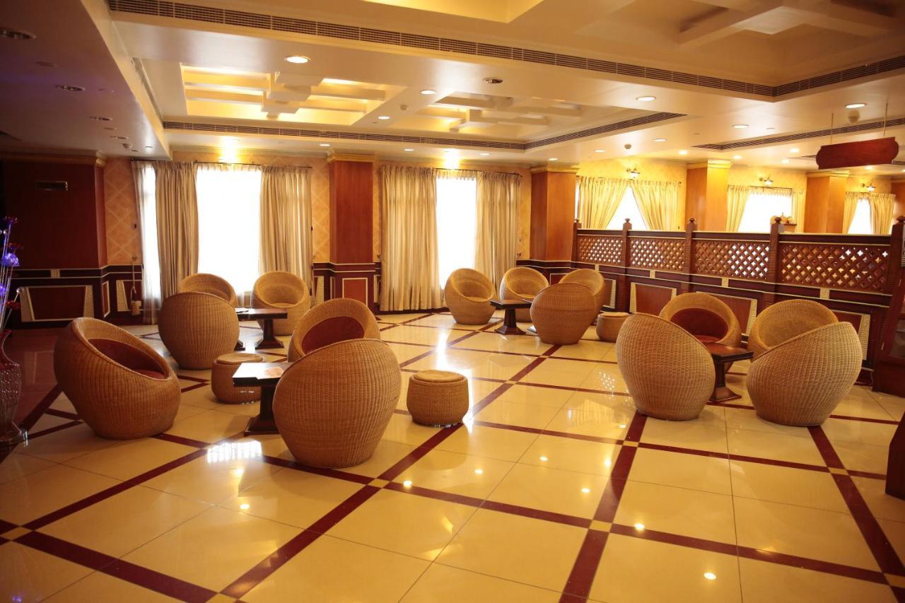 Joys Palace Hotel Thrissur Eksteriør billede