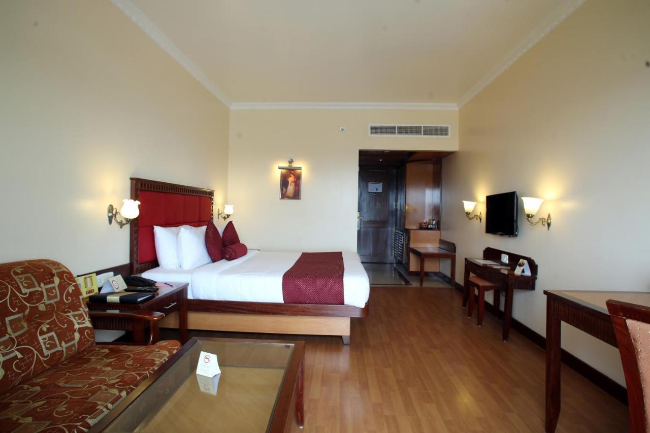 Joys Palace Hotel Thrissur Eksteriør billede