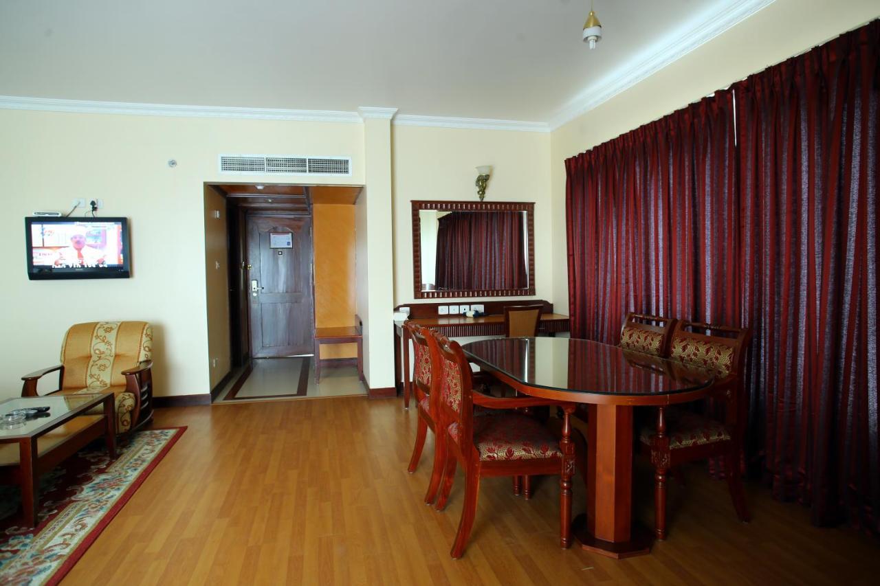 Joys Palace Hotel Thrissur Eksteriør billede