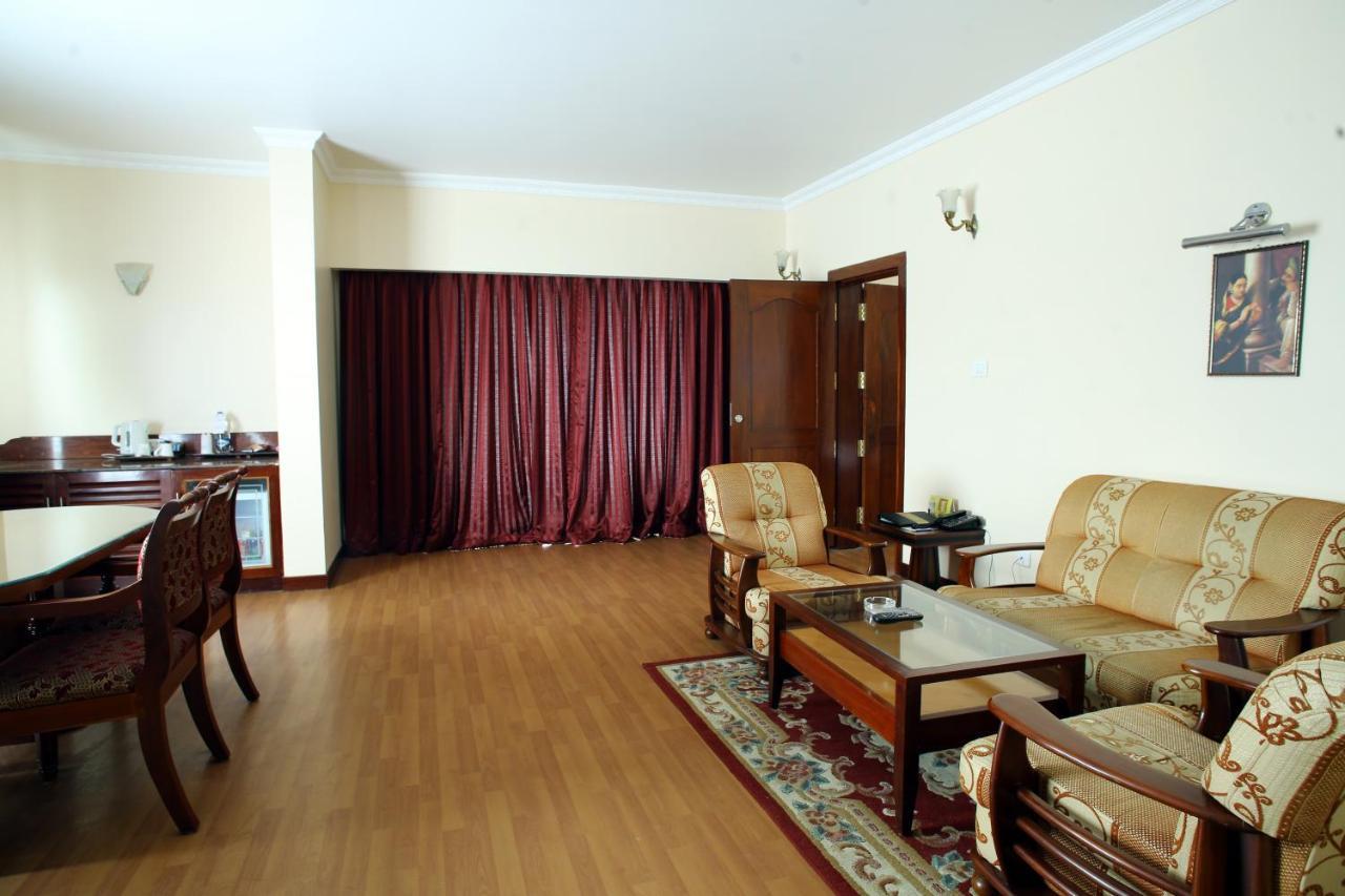 Joys Palace Hotel Thrissur Eksteriør billede